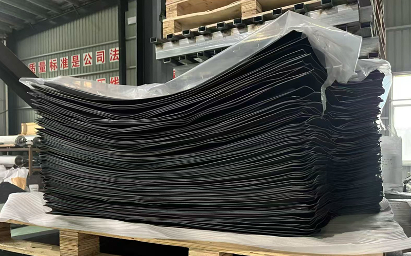 Pallets of thermoplastic sheet wrapped in stretch film